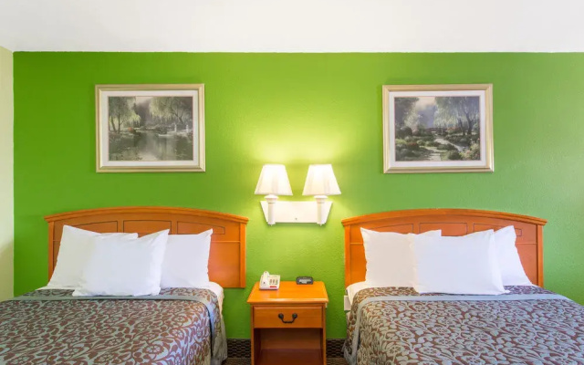 photo 4 of Days Inn Fulton