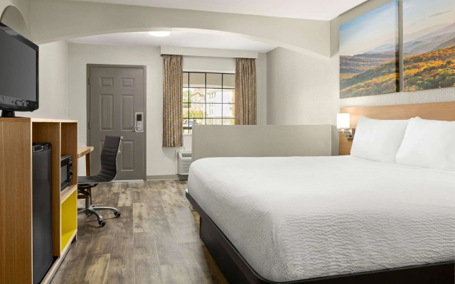 photo 5 of Days Inn by Wyndham Fulton
