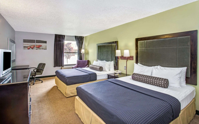 photo 4 of Days Inn by Wyndham Great Lakes Naval Base