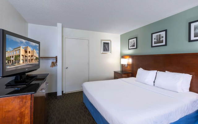 photo 3 of Days Inn by Wyndham Greenville