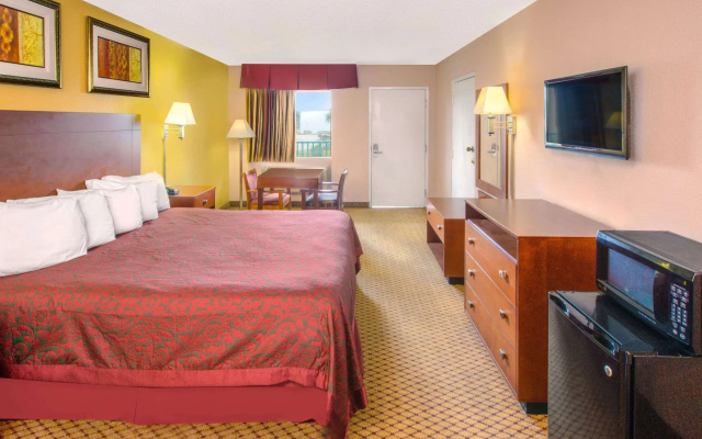 photo 4 of Days Inn by Wyndham Gulfport