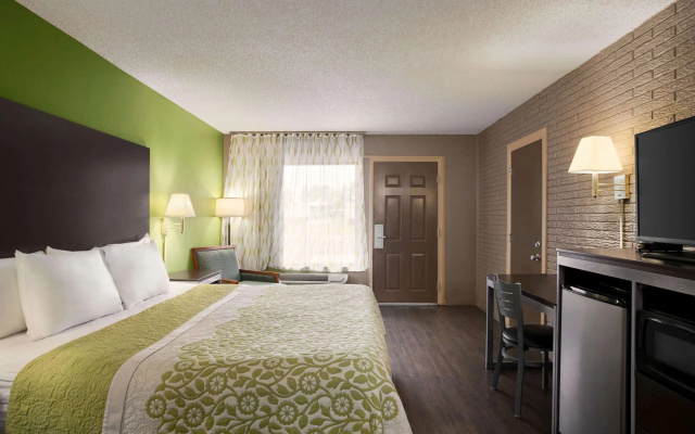 photo 3 of Days Inn by Wyndham Hardeeville/ I-95 State Line