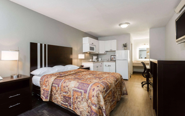 photo 3 of Days Inn by Wyndham Harrisburg North