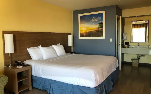 photo 3 of Days Inn Hayward Airport