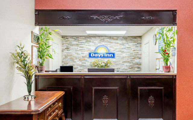 photo 2 of Days Inn by Wyndham Hendersonville