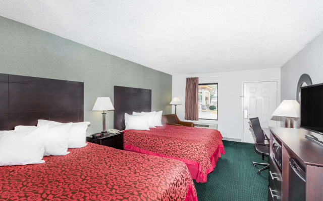 photo 3 of Days Inn by Wyndham Hendersonville