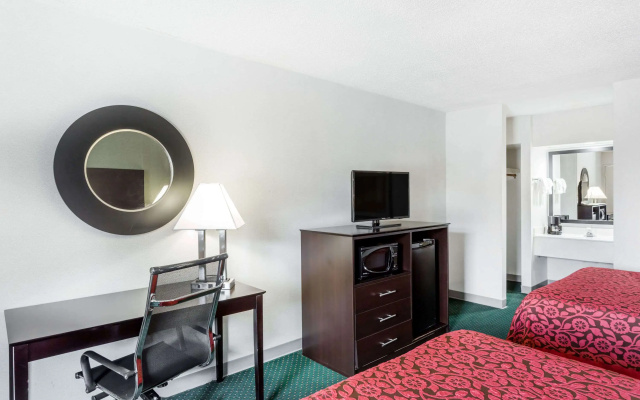 photo 4 of Days Inn by Wyndham Hendersonville