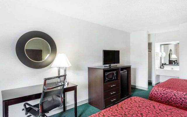 photo 5 of Days Inn Hendersonville
