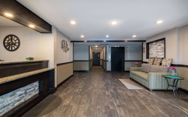photo 2 of Travelodge by Wyndham Brooklyn Center