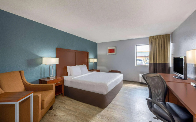 photo 3 of Travelodge by Wyndham Brooklyn Center