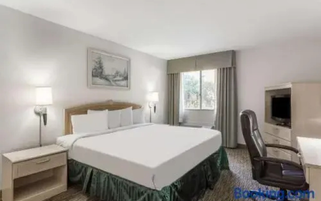 photo 4 of Days Inn Peoria/glendale Hotel And Conference Center