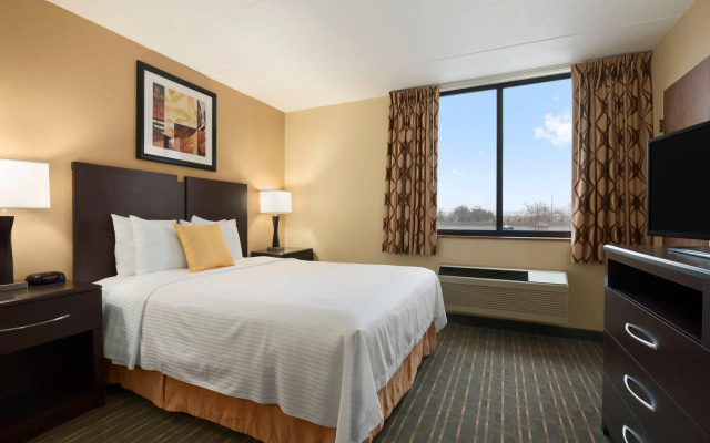 photo 3 of Days Hotel by Wyndham University Ave SE