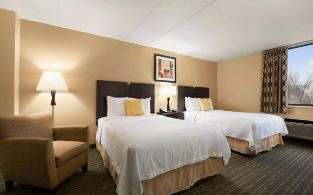 photo 4 of Days Hotel by Wyndham University Ave SE