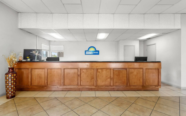 photo 2 of Days Inn by Wyndham Huntington