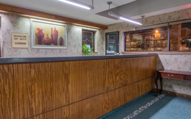 photo 2 of Days Inn Hurstbourne