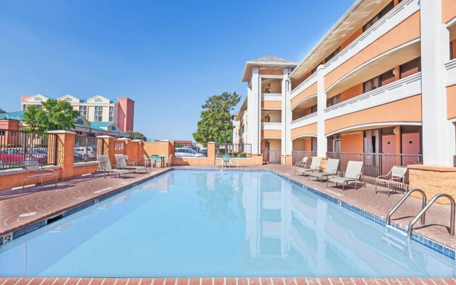 photo 3 of SureStay by Best Western Irving Grapevine DFW North