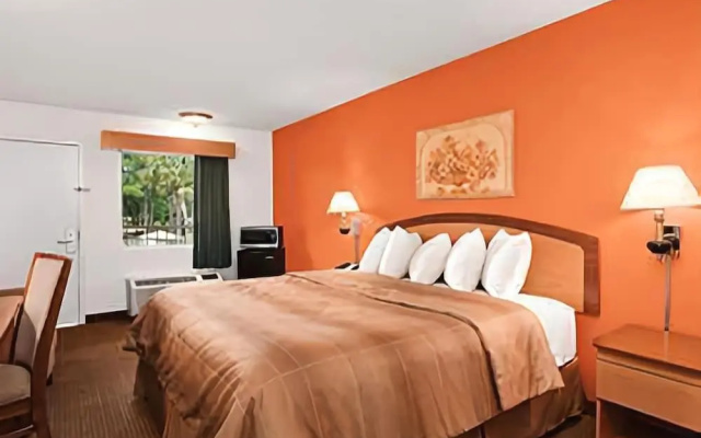 photo 4 of Days Inn by Wyndham Jacksonville South Memorial Hospital