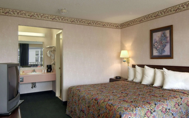photo 3 of Days Inn Jonesboro