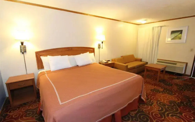 photo 2 of Days Inn Kansas City, MO Near Worlds of Fun