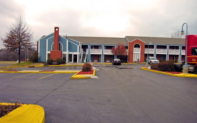 photo 4 of Days Inn Kansas City, MO Near Worlds of Fun