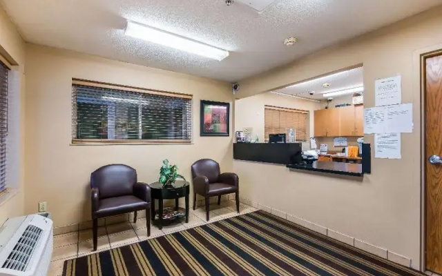 photo 2 of Crossland Economy Studios - Kansas City - Northeas