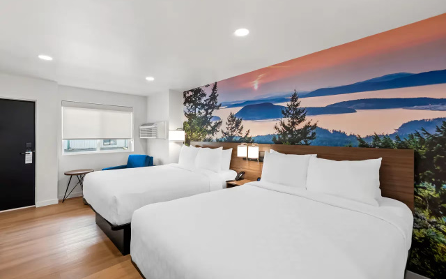 photo 3 of Clarion Pointe Hotel