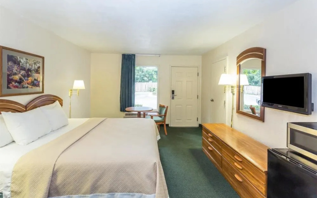 photo 4 of Days Inn by Wyndham Lake Park/Valdosta