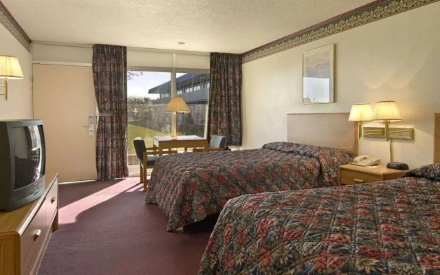 photo 2 of Budget Host Inn