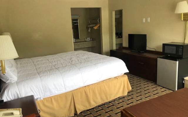 photo 5 of Budget Host Inn