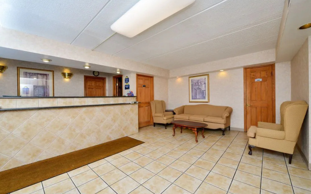 photo 2 of Days Inn - Lenox MA