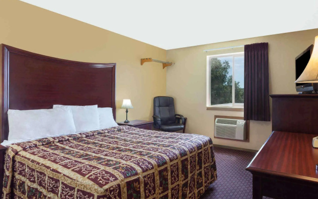 photo 2 of Super 8 by Wyndham Lewiston