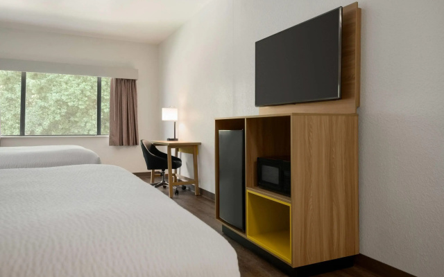 photo 4 of Days Inn by Wyndham Lexington
