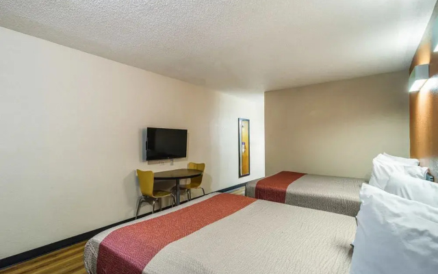 photo 2 of Days Inn Libertyville