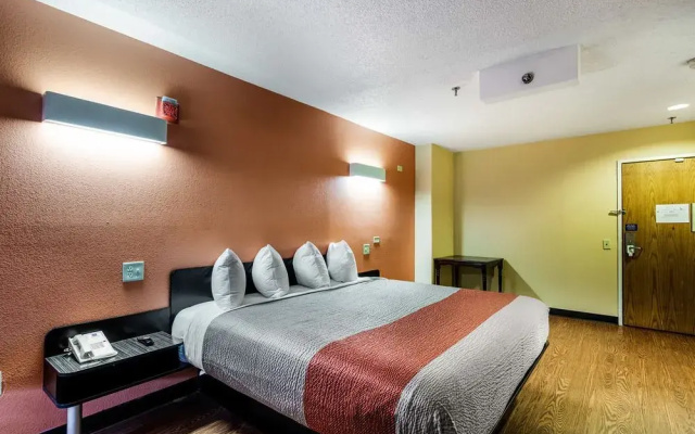 photo 3 of Days Inn Libertyville