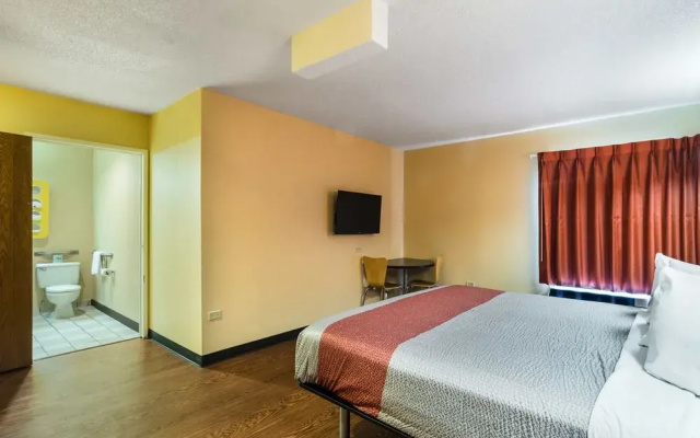 photo 4 of Days Inn Libertyville