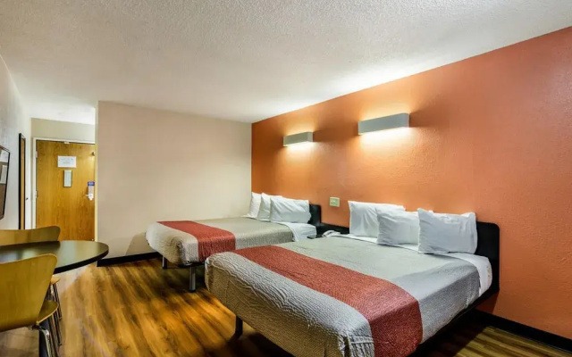photo 5 of Days Inn Libertyville
