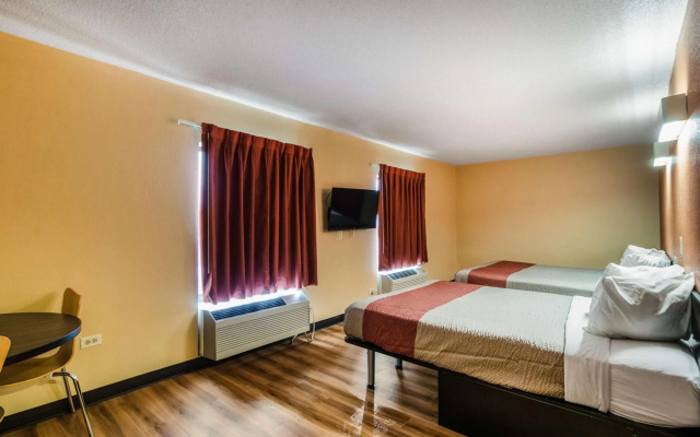 photo 5 of Motel 6 Libertyville, IL