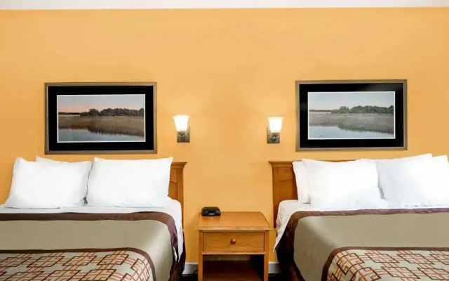 photo 5 of Days Inn Little River