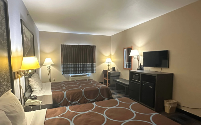 photo 3 of Days Inn Louisville Airport Fair And Expo Center