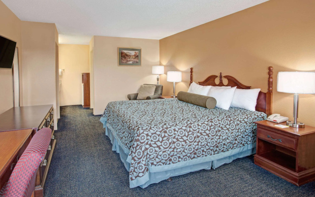 photo 5 of Days Inn by Wyndham Marietta White Water
