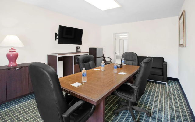 photo 2 of Days Inn by Wyndham Market Center Dallas Love Field
