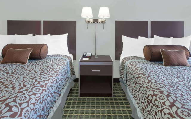 photo 3 of Days Inn by Wyndham Market Center Dallas Love Field