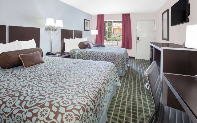 photo 4 of Days Inn by Wyndham Market Center Dallas Love Field