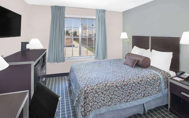 photo 5 of Days Inn by Wyndham Market Center Dallas Love Field