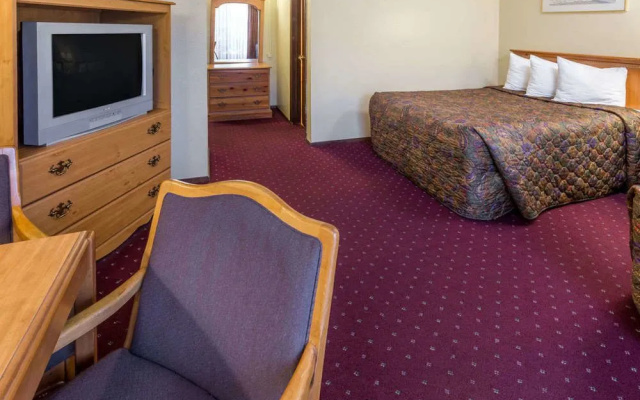 photo 2 of Days Inn By Wyndham Medford