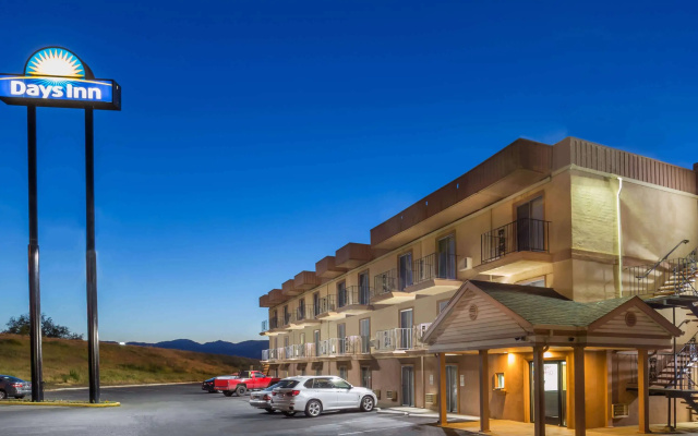 photo 3 of Days Inn by Wyndham Medford