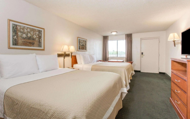 photo 4 of Days Inn by Wyndham Mesa East