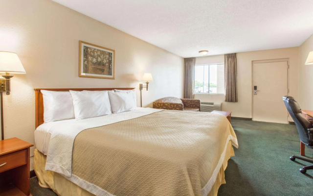 photo 5 of Days Inn by Wyndham Mesa East