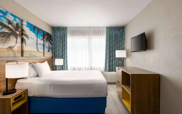 photo 4 of Days Inn Miami Airport North