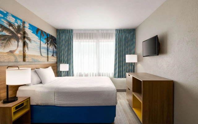 photo 3 of Days Inn by Wyndham Miami Airport North